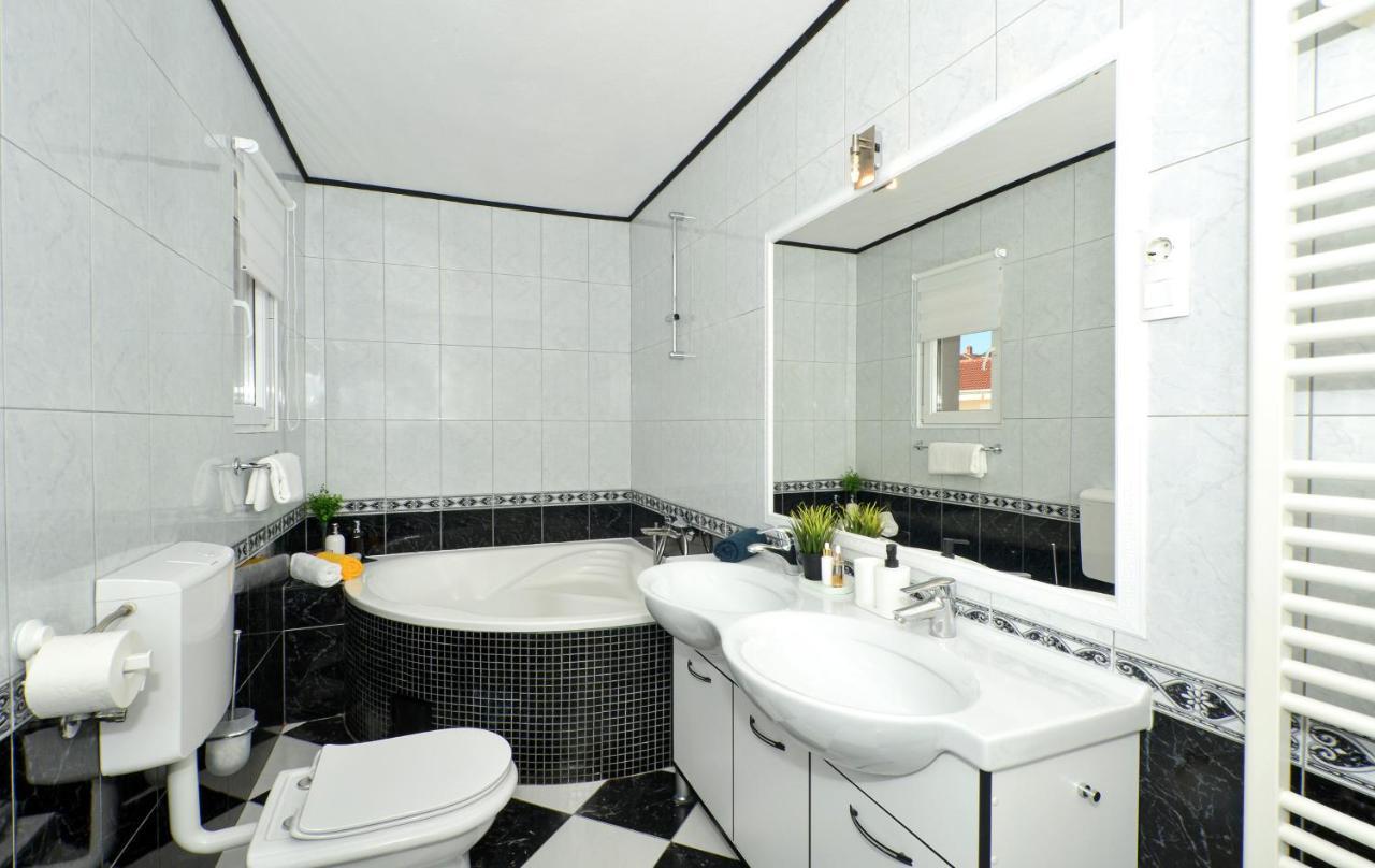 Copacabana Beach Apartments Trogir Exterior foto