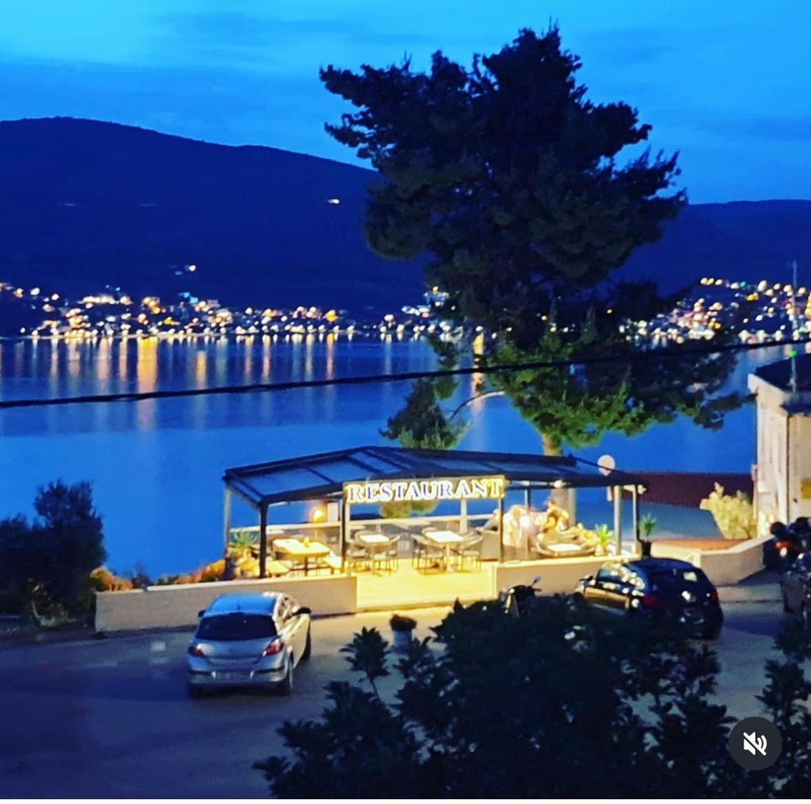 Copacabana Beach Apartments Trogir Exterior foto